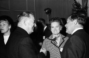 16. Tagung 1966 Mediziner: links Frau Steurer, A. Goppel, Frau Lynen, Feodor Lynen