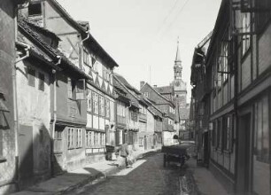 Wolfenbüttel, Maurenstraße : Wolfenbüttel. Maurenstraße. Blick nach Norden zum Turm der Hauptkirche