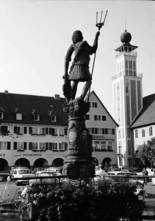 Freudenstadt: Neptunbrunnen mit Rathausturm