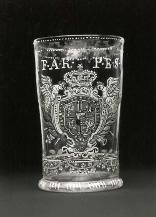 Humpen mit bekröntem sächsisch-polnischem Wappen. Sachsen, wohl um 1720/1730. Glas (farblos), Emailmalerei. Dresden: Kunstgewerbemuseum 46466
