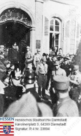 Hessen (Volksstaat), 1933 März 7 / SA-Posten vor dem Hessischen Innenministerium am Luisenplatz / Gruppenaufnahme