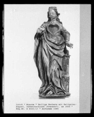 Heilige Barbara mit Reliquienkapsel