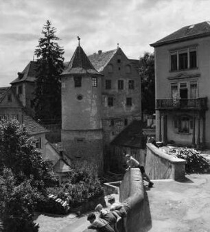 Meersburg. Altes Schloss (Baubeginn 1334, Umbauten 1501/1900). Ostseite