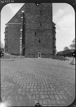 Schneeberg. Sankt-Wolfgangs-Kirche (1516-1540, Wiederaufbau ab 1952). Teilansicht von Westen