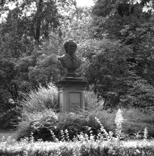 Denkmal für Professor Magnus Schwerz