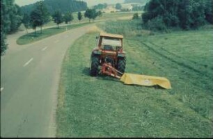 Fotografie: Futterernte, Mähwerk, Heckanbau, Scheibenmähwerk, Landschaftspflege