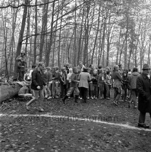 Verein für Leibesübungen (VfL) Oldesloe von 1862 e.V.: Stadtforst Kneeden: 2. Nationaler Kneeden-Cross: Teilnehmer vor dem Start