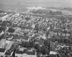 Wohnbebauung in Rostock-Warnemünde : Blickrichtung Nordosten zum Fährhafen