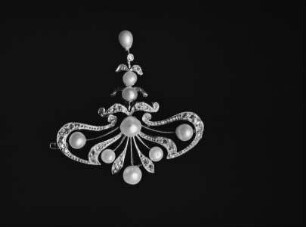 Brosche mit stilisierten Blumenmotiv
