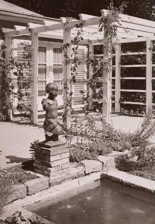 Großer Garten : Reichsgartenschau. Am Kleinen Gartenhaus, Plastik von G. Reissmann, Dresden