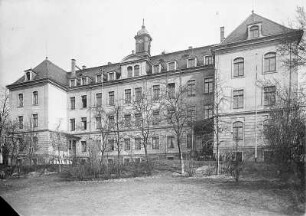 Dresden-Trachenberge. Hauptgebäude, Pflegeabteilung und Verwaltung, Ansicht von Süden