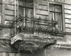 Görlitz, Landeskronstraße 19. Wohnhaus mit Laden (um 1898). Balkon