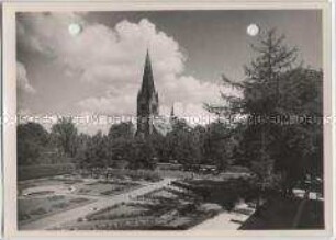 Neustettin, Rosengarten und Kirche St. Nikolai