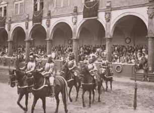 Turnierspiele 1936 : Turnierspiele im Stallhof zu Dresden. Aufritt zum Turnier, Gruppe der Ritterschaft