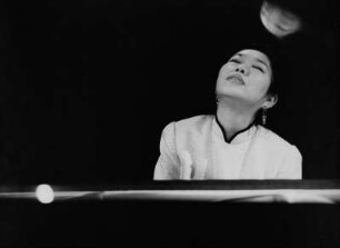 Aki Takase