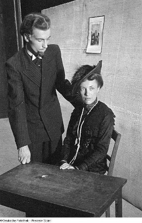Szenenbilder aus dem Stück "Der lebende Leichnam" von Leo Tolstoi im Volkstheater Pankow in Berlin