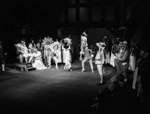 Szenenbilder aus "Schwarzer Peter", Oper für kleine und große Leute nach dem niederdeutschen Märchen "Erica" von Heinrich Traulsen mit Musik von Norbert Schultze, Libretto von Walter Lieck. Städtische Oper Berlin, 04.12.1959