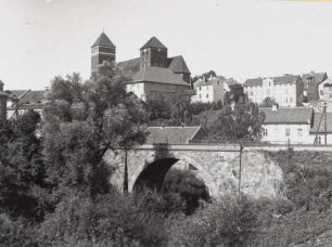 Rastenburg (Kętrzyn). Georgikirche und Türme der alten Stadtbefestigung