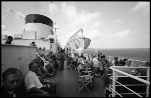 Grossenbrode: Publikum an Deck, Fährschiff Theodor Heuss
