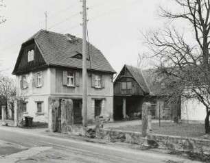 Neugersdorf, Wohnhaus mit Hinterhaus : Neugersdorf (Kreis Löbau-Zittau), Wohnhaus mit Hinterhaus, Käthe-Kollwitz-Straße 10, um 1925, um 1905, Straßenansicht