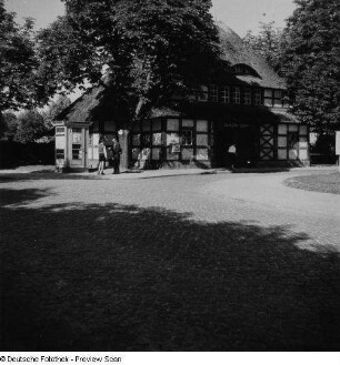 Berlin. U-Bahnhof Dahlem-Dorf, Empfangsgebäude. Stadtseite