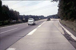 Einfahrt in Nebenfahrbahn West (Karlsruhe Richtung Basel) von Hauptfahrbahn West (Karlsruhe Richtung Basel)