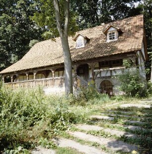Kloster Veßra. Haus Eicha (ehem. Wohnhaus eines Pferdehändlers). Eingangsseite mit "Fränkischer Laube"