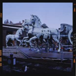 Quadriga vor Lokschuppen I