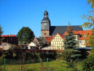 Harzgerode - Die Bergkirche Sankt Marien : Die Kleinstadt im Unterharz hat sich zum lokalen Wirtschaftsstandort und Touristenziel entwickelt. Die historische Bergkirche Sankt Marien überragt alle Häuser. Aufgenommen in Harzgerode am 16. Oktober 2011
