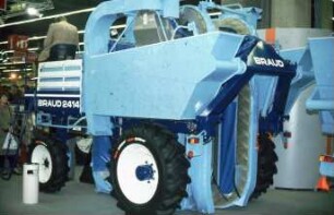 Fotografie: Weinbau, Erntetechnik, Erntemaschine