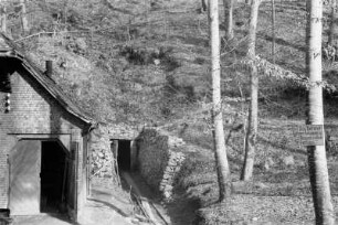 Bergwerk : Eingang zu einem Bergwerksstollen.