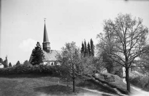 Rennersdorf. Dorfkirche (14. Jahrhundert, 18./19. Jahrhundert verändert). Ansicht von Südwesten