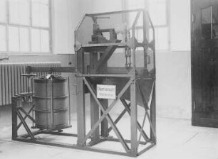 Biegegerät für Freileitungs-Stützen-Isolator (Hermsdorf-Schomburg-Isolatoren GmbH) : Technikgeschichte | Stoffkunde und Materialprüfung | Materialprüfung | Isolatoren-Prüfung
