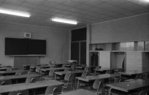 Einweihung des ersten Bauabschnitts der neuen Volksschule im Rintheimer Feld.