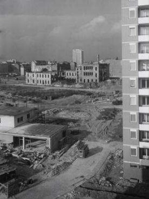 180° Panorama, Bild 2 von 7. Blick auf das Baugelände Neubauviertel Springprojekt. Berlin-Kreuzberg, Neuenburger Straße