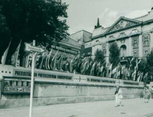IFF 1958. Ausstellung im Delphipalast