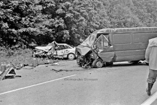 Unfall B404: Ein Audi-Fahrer verursachte Fronstalzusammenstoß und verstarb noch an der Unfallstelle