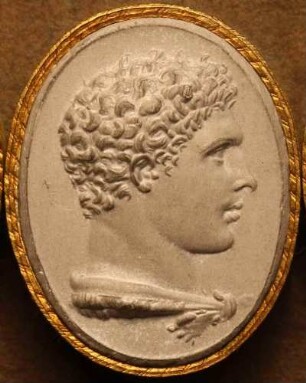 Profilkopf des jungen Herkules mit Löwenhaut (Daktyliothek, Das Alterthum nach Lippert und Visconti)