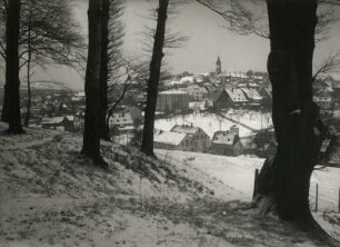 Hartenstein. Stadtansicht mit Stadtkirche. Blick vom Schloßberg (von Südosten)