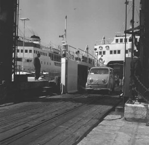 Kalabrien, Autofähre mit DKW-Schnellaster Bus, wohl in Villa San Giovanni