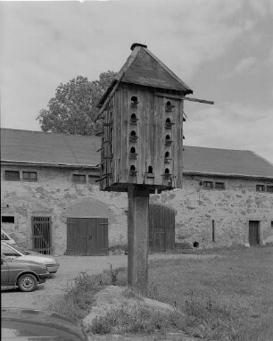 Goldbach-Weickersdorf (Kr.Bischofswerda). Vierseithof mit Gasthof "Erbgericht", Dorfstr.33/35. 1797. Taubenhaus