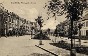 Postkartenalbum mit Motiven von Durlach. "Durlach. Weingartenstraße"