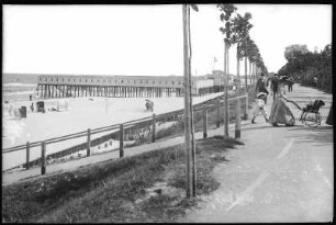 Kolberg (heute: Kolobrzeg / Polen). Dünenpromenade