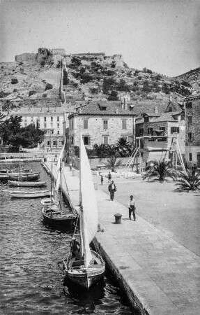 Hafen von Hvar (Jugoslawienreise Leonhardt 1927)