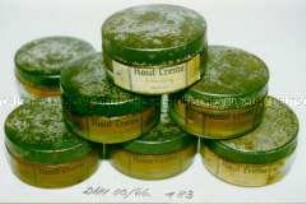 Dosen mit Haut-Creme
