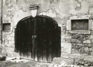 Cossebaude-Niederwartha, Weistropper Straße 4. Dreiseithof. Wohnstallhaus (1829). Toreinfahrt