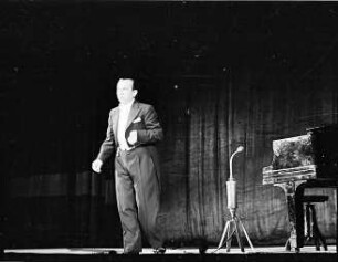 Scala: Willy Reichert konferiert