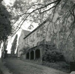 Frohburg. Schloss. M. 16. Jh. Ansicht von Südosten aus dem Schlosspark