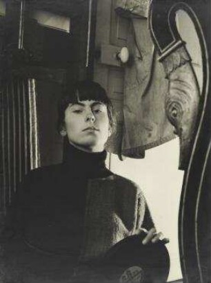 Im Atelier von Fuchs, in Paris, etwa 1952. (Porträt Mia Loeblich)