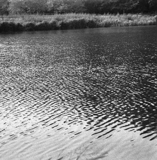 Strukturen. Leicht gekräuselte Wasseroberfläche